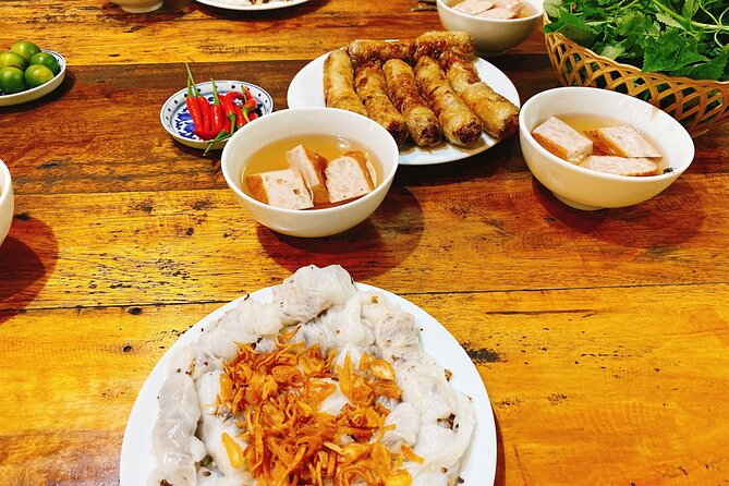 Hanoi: 7 Tasting Street Food Walking Tour and Train Street - Walking the Old Quarter for real street-food cues