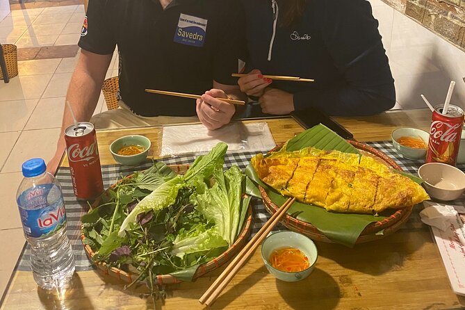 Hanoi: 7 Tasting Street Food Walking Tour and Train Street - Seven tastings, and why that pacing matters