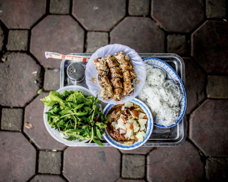 Hanoi: 7 Tastings Street Food Tour with Train Street - Key Things You’ll Notice on This Tour