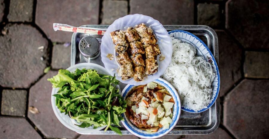 Hanoi: 7 Tastings Street Food Tour with Train Street - Street-Food Strategy in Hanoi’s Old Quarter