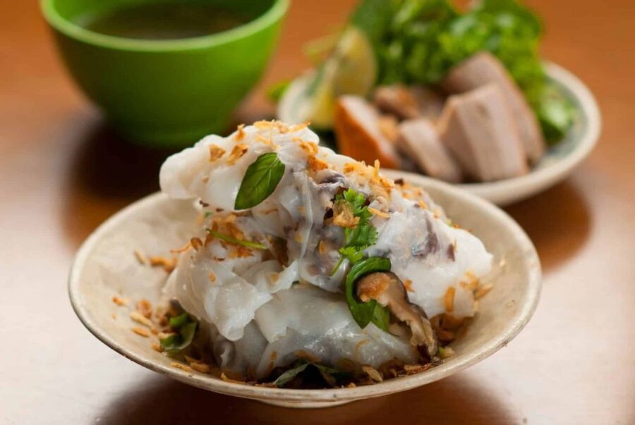 Hanoi: 7 Tastings Street Food Tour with Train Street - Hanoi Train Street at Night, and How to Time Your Thoughts