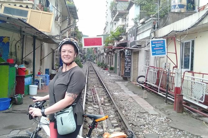 Hanoi: Amazing Morning with Bicycle - All Inclusive - Hoan Kiem Lake time, local morning movement, and photo-friendly pauses