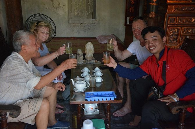 Hanoi Back Street Vespa Tours: Full Day Vespa Tours - Đường Tàu, the train street: narrow space, close-up reality