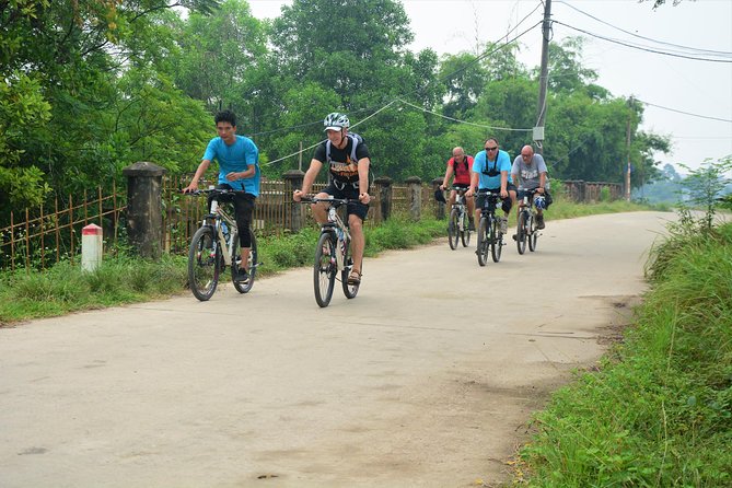 Hanoi Bicycle Tours: Half Day Bicycle Tours Hanoi Countryside - Lai Da: bonsai family visits and narrow dirt roads