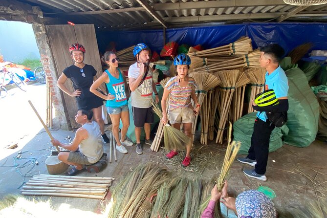 Hanoi Bicycle Tours: Half Day Bicycle Tours Hanoi Countryside - Long Bien Bridge ride back: the classic return to Hanoi