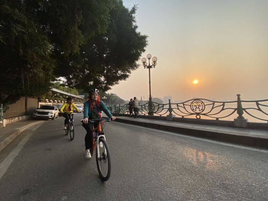 Hanoi: Bike Tour Through Hidden Gems and Banana Island - Why pedal power works so well in Hanoi
