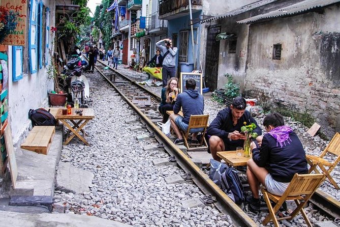 Hanoi City Half Day Private Tour: Hidden Corners & Train Street - The Train Street entrance, tea or egg-coffee, and how to enjoy the spectacle