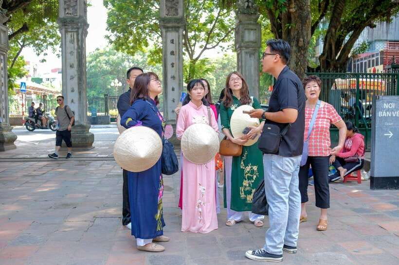 Hanoi: City Highlights Tour with Train Street & Hidden Gems - Tran Quoc Pagoda by West Lake: a calm reset