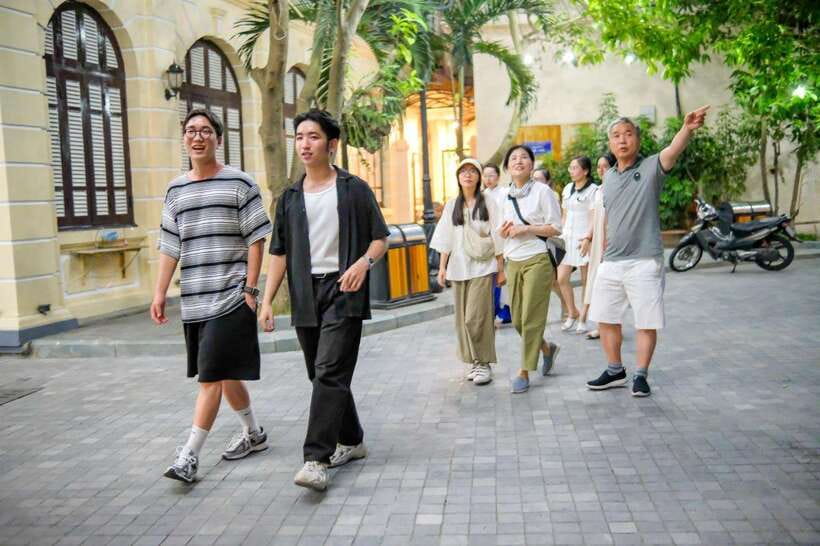 Hanoi: City Highlights Tour with Train Street & Hidden Gems - Hoàn Kiếm Lake: a scenic landing after temples and monuments