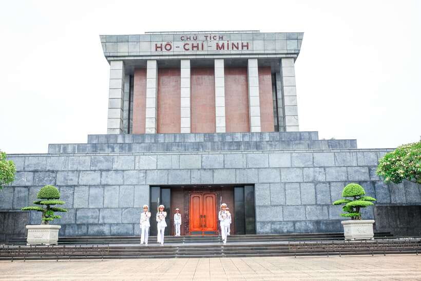 Hanoi: City Highlights Tour with Train Street & Hidden Gems - Hoàn Kiếm pickup, van time, and Hanoi traffic reality