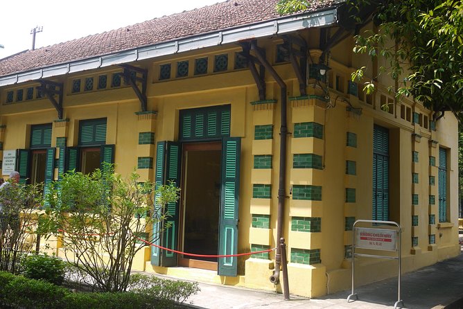 Hanoi city tour and water puppet show - Tran Quoc Pagoda by West Lake: the calm finishing note