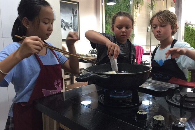 Hanoi Cooking Class and Market Tour in Ancient House - Who should book this Hanoi market-and-cooking experience