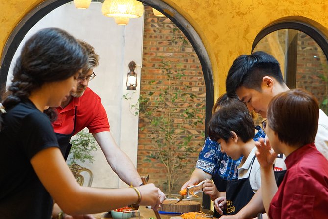 Hanoi Cooking Class in Hidden Villa with Free Pick-Up - The Market Walk: How to Pick Ingredients Like You Mean It