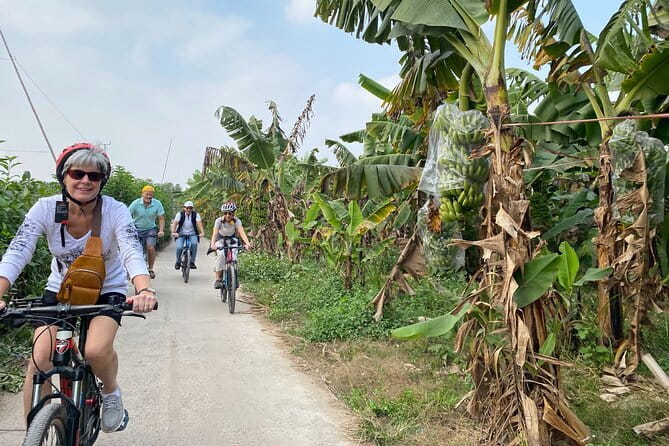 Hanoi Countryside By Bike & Local House and Food Tasting - Food and Refreshments: Hanoi Favorites on a Moving Day