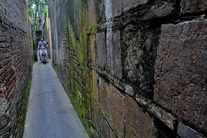 Hanoi Countryside Motorbike Tour: Red River Culture & Daily Life - Riding safety and comfort: what it feels like on the back of a Minsk