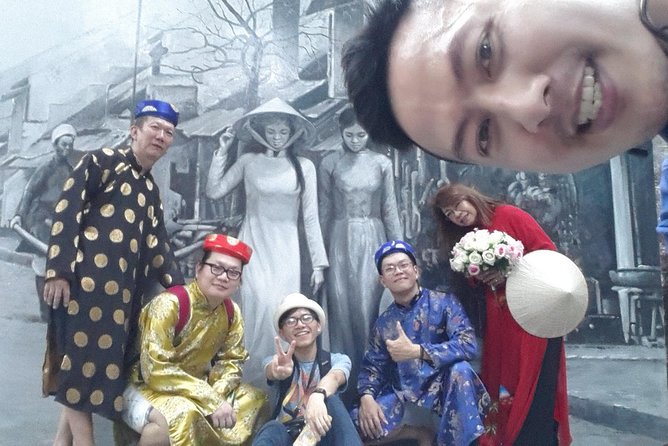 HANOI CULTURAL DISCOVERY TOUR ( "5 in 1" 4 hours - Special Package!) - Hang Ma area, Kim Ngan Temple, and Phung Hung mural street