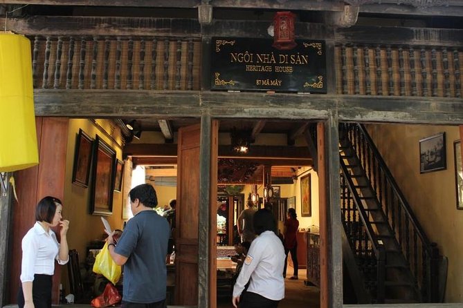 HANOI CULTURAL DISCOVERY TOUR ( "5 in 1" 4 hours - Special Package!) - Áo dài costume time: the photo moment that feels like culture