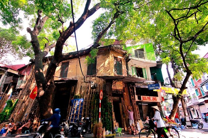 HANOI CULTURAL DISCOVERY TOUR ( "5 in 1" 4 hours - Special Package!) - The 1 hour cyclo: how to turn a ride into a best-of photos session