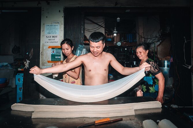 Hanoi Dawn Private Food Tour with 10+ Tastings - Four a.m. in Hanoi: Why Dawn Tastes Different