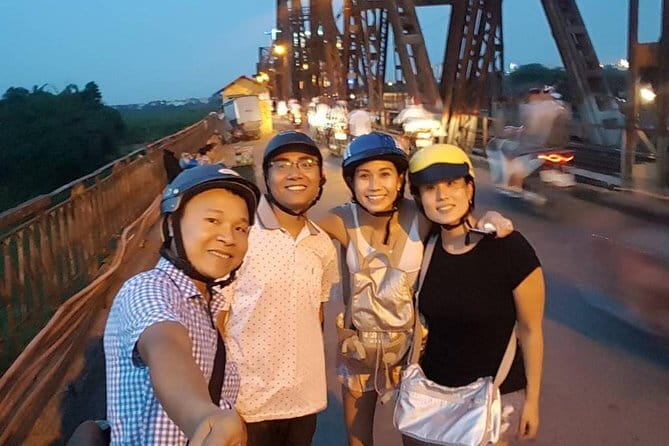 Hanoi Famous Michelin Guided Street Food Tour - Stop 1: Phở Gà Nguyệt and the Start of Your Chicken Pho Education