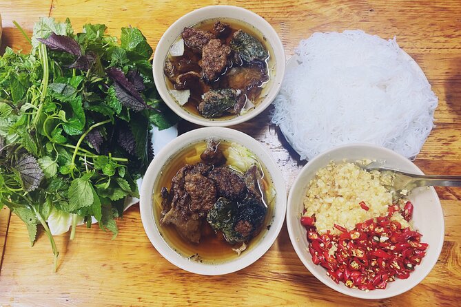 Hanoi food tour-Local street food tour (food&guide included) - Guide Skills That Save You Time: Crossing Streets and Ordering Confidence