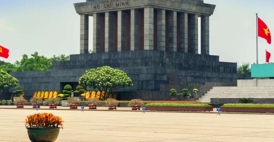 Hanoi: Full-Day City Tour and Water Puppet Show - Route overview: West Lake to the Old Quarter, in one guided day