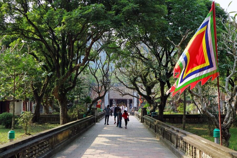 Hanoi: Full Day Guided Tour of Hoa Lu, Tam Coc, and Mua Cave - Should you book this Hanoi to Hoa Lu, Tam Coc, and Mua Cave tour?