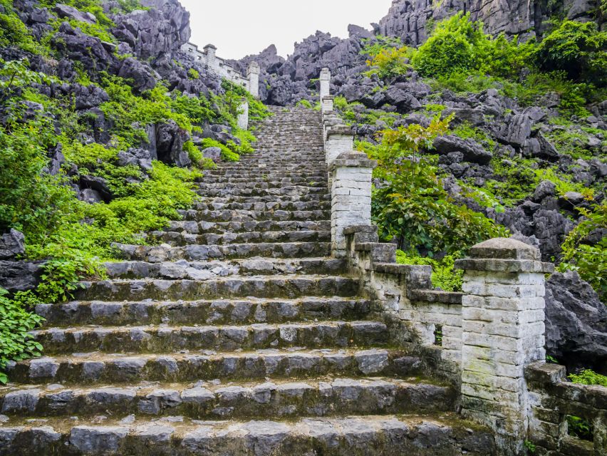 Hanoi: Full Day Tour of Hoa Lu, Tam Coc, and the Mua Cave - Hoa Lu Ancient Capital, Dinh and Le Temples (And What to Expect)