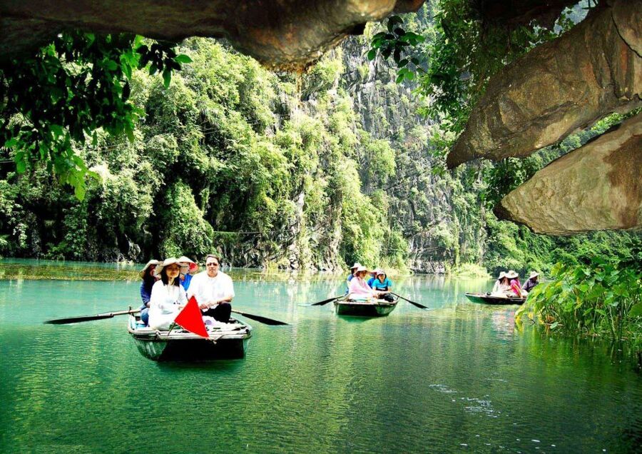 Hanoi: Full Day Tour of Hoa Lu, Tam Coc, and the Mua Cave - Tam Coc Sampan Boat: The Quiet Magic of Caves on the Water