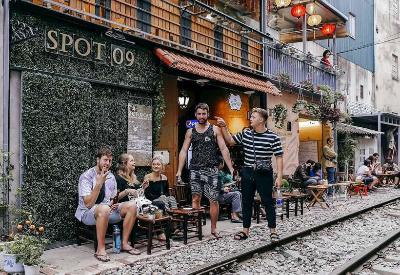 Hanoi: Guided Food Tour with Train Street Visit - Start on Bát Sứ Street, Then Let the Guide Pull You Into Local Food