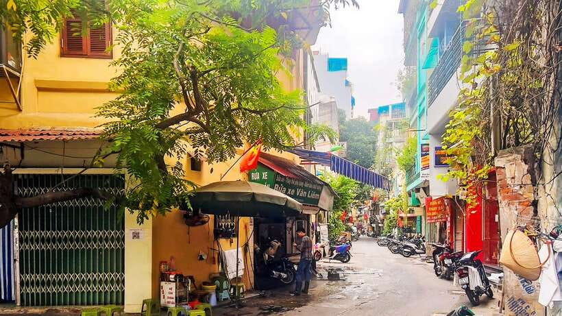 Hanoi: Guided Food Tour with Train Street Visit - Egg Coffee Trackside: The Sweet Finish Before the Walk Back