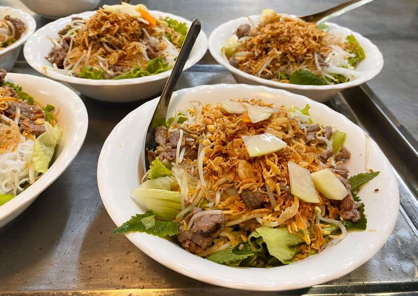 Hanoi: Guided Street Food Tour with Train Street Experience - Key Things I’d Plan Around