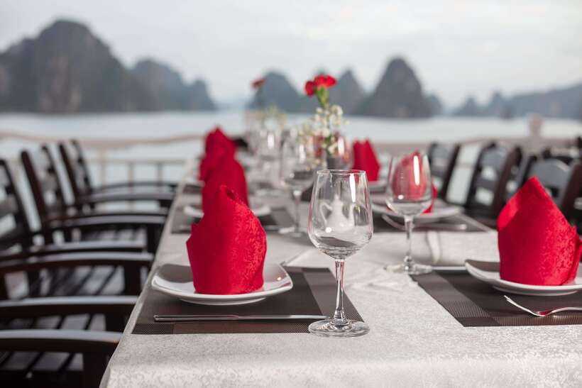 Hanoi: Ha Long Bay 2-Day 1-Night Tour by 4-star Luxury Junk - Day 2: Surprising Cave, Icon Pass-By Stops, and Lunch on the Way Out
