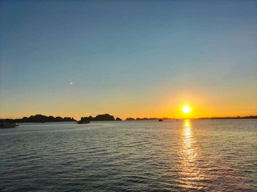 Hanoi: Ha Long Bay Day Cruise - Swimming, Meal, Kayaking - Luon Cave kayaking: close-up views at a slow, human pace