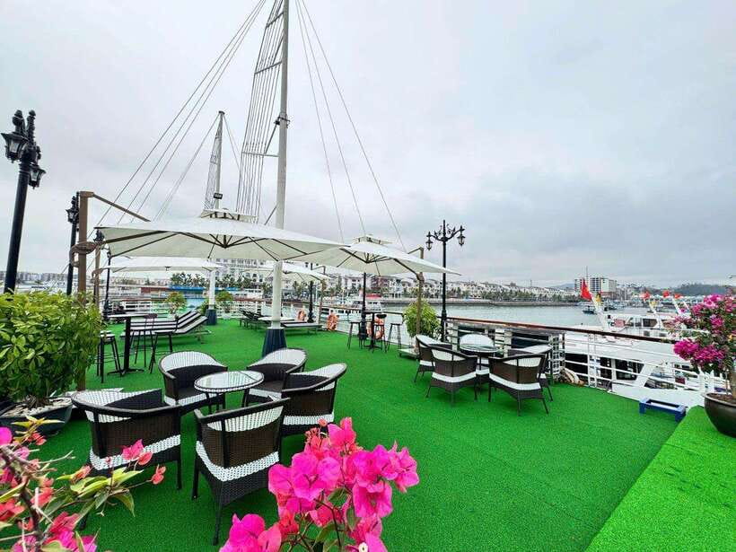 Hanoi: Ha Long Bay Day Trip - Luxury Cruise & Buffet Lunch - Sunset Party on Board, Then the Return to Hanoi