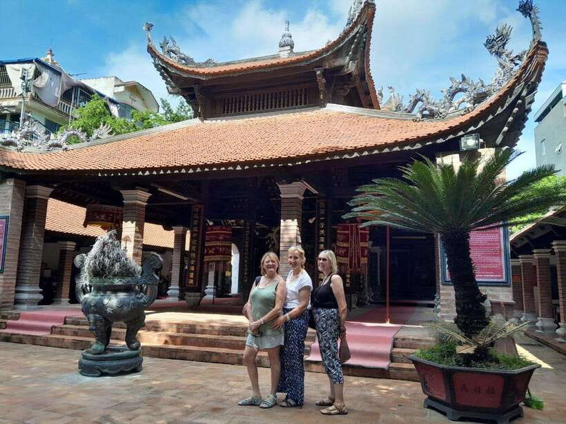 Hanoi: Half-day Silk Weaving Journey In Van Phuc Tour - The Village Walk: Ponds, Houses, and Watching Real Work