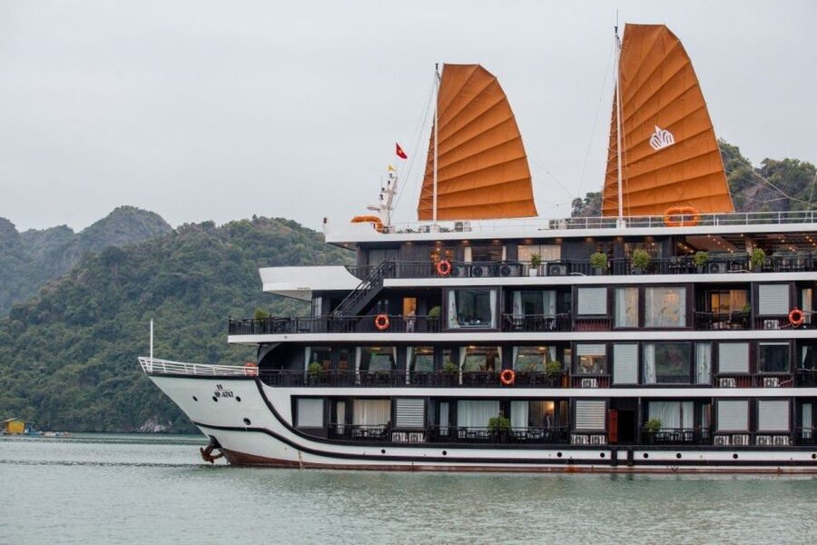 Hanoi: Halong Bay 2-Day 5-Star Balcony Cruise & Bathtub - Practical tips for caves, kayaking, and a comfy day in the sun