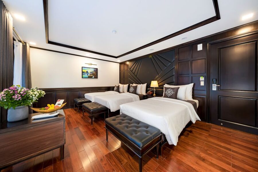 Hanoi: Halong Bay 2-Day 5-Star Balcony Cruise & Bathtub - Cooking class demonstration, Tai Chi, and the evening that keeps moving