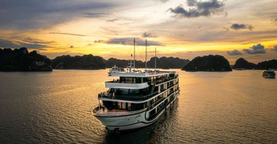 Hanoi: Halong Bay 2-Day 5-Star Balcony Cruise & Bathtub - Day 1 from Hanoi to Tuan Chau: cruising starts with a real arrival rhythm