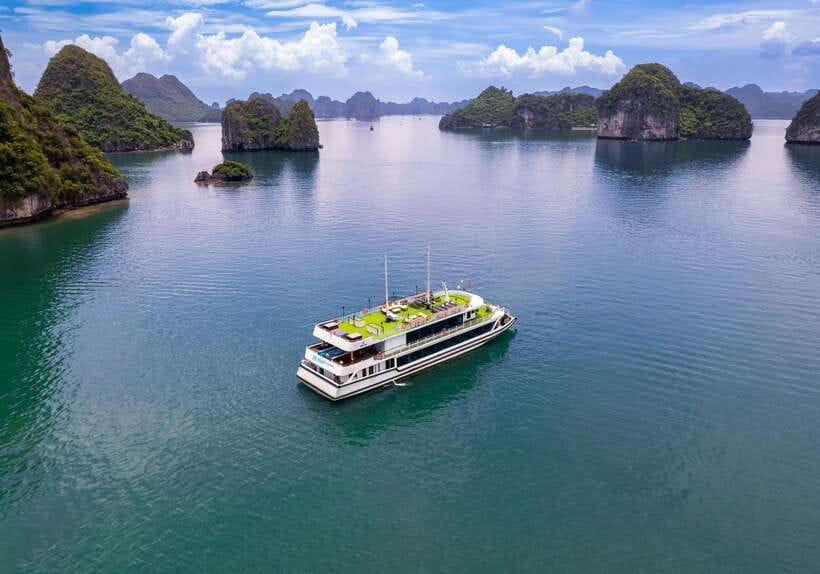 Hanoi: Halong Bay Cruise, Amazing Cave, Titov Island & Kayak - Onboard the cruise: included lunch, included sights, and the drink reality