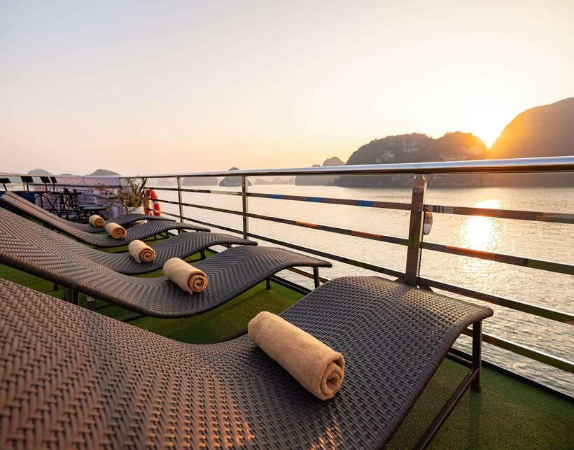 Hanoi: Halong Bay Cruise, Amazing Cave, Titov Island & Kayak - Sung Sot Cave: your first major limestone shock