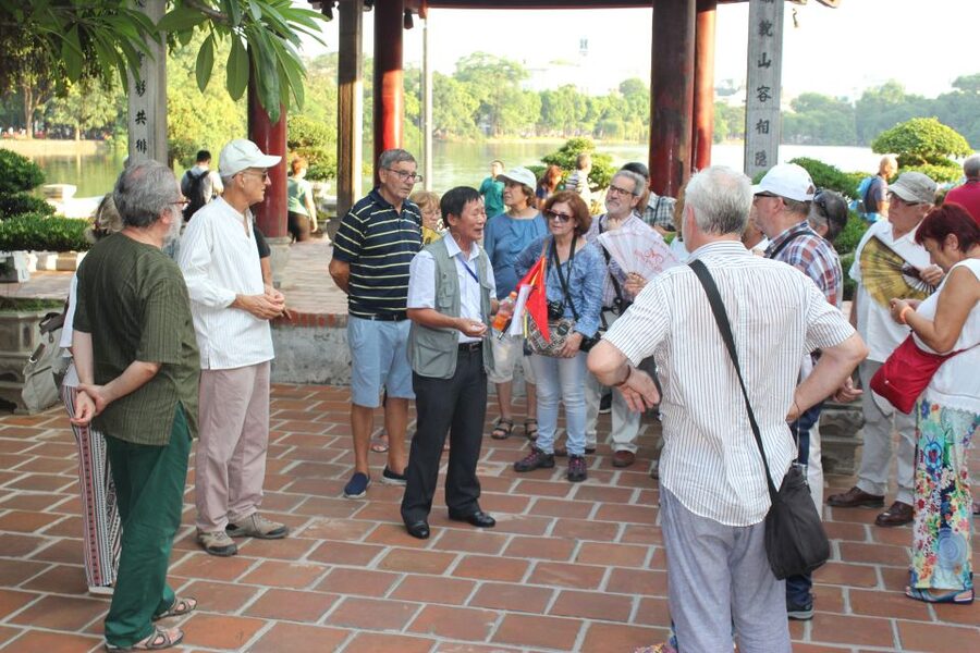 Hanoi Highlights: Full-Day Small Group City Tour with Lunch - Lunch in a local restaurant: why the meal is part of the tour, not a pit stop