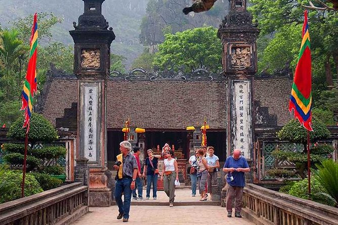 Hanoi - Hoa Lu - Tam Coc - Mua Cave - 1 Day / By Luxury Limousine & Small Group - Tam Coc, The Three Grottos, and a Sampan Ride You Can Actually Enjoy