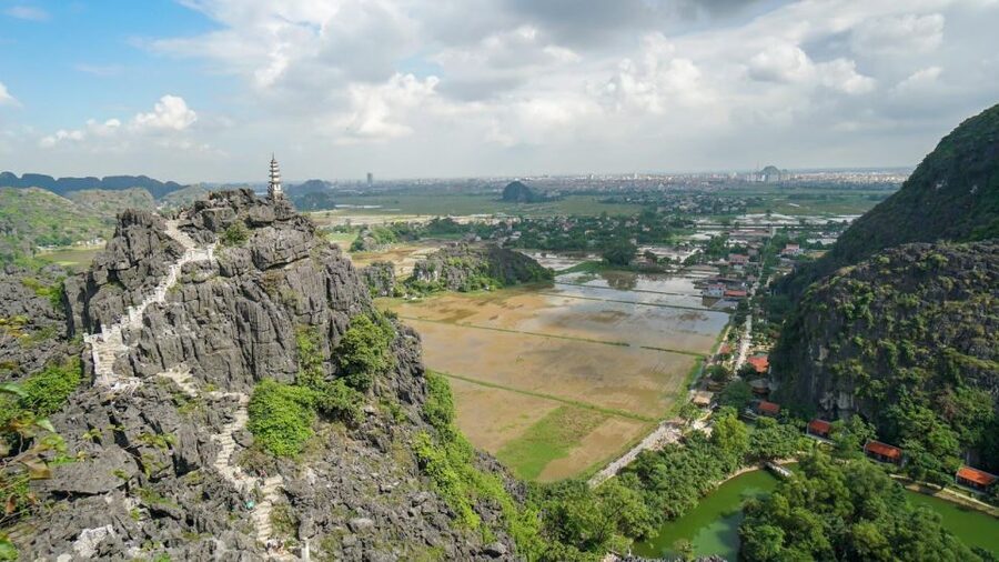 Hanoi: Hoa Lu, Trang An, and Mua Cave Full-Day Trip - Mua Cave: the 500 steps to Tam Coc panoramas