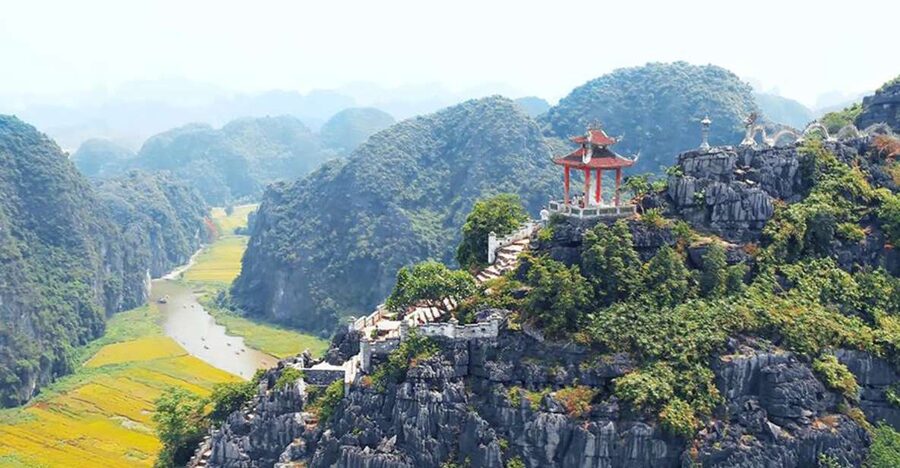 Hanoi: Hoa Lu, Trang An Caves & Mua Cave Day Trip and Lunch - The cave complex visit: what you are seeing and why it feels different