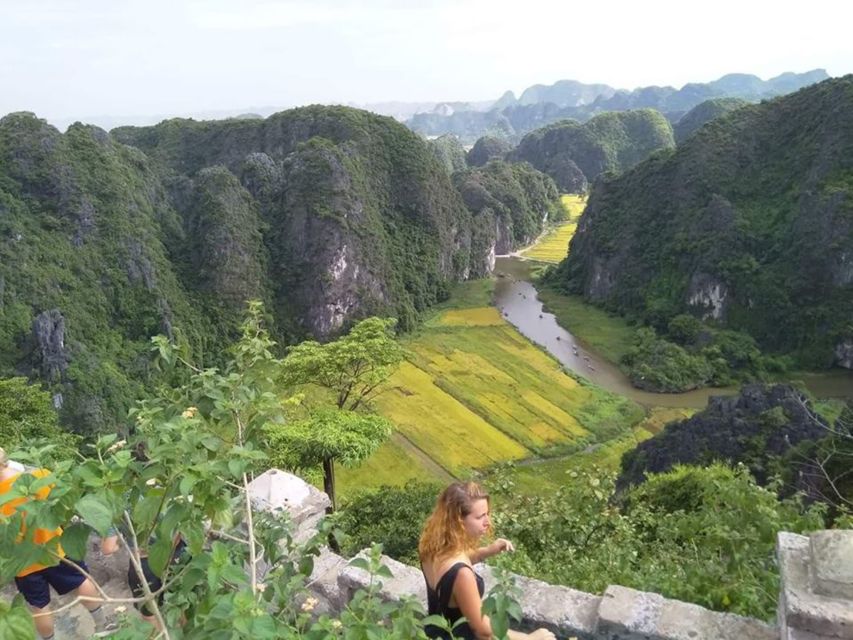 Hanoi: Hoa Lu, Trang An Caves & Mua Cave Day Trip and Lunch - Lunch at a Ninh Binh buffet: filling, but not always a food highlight