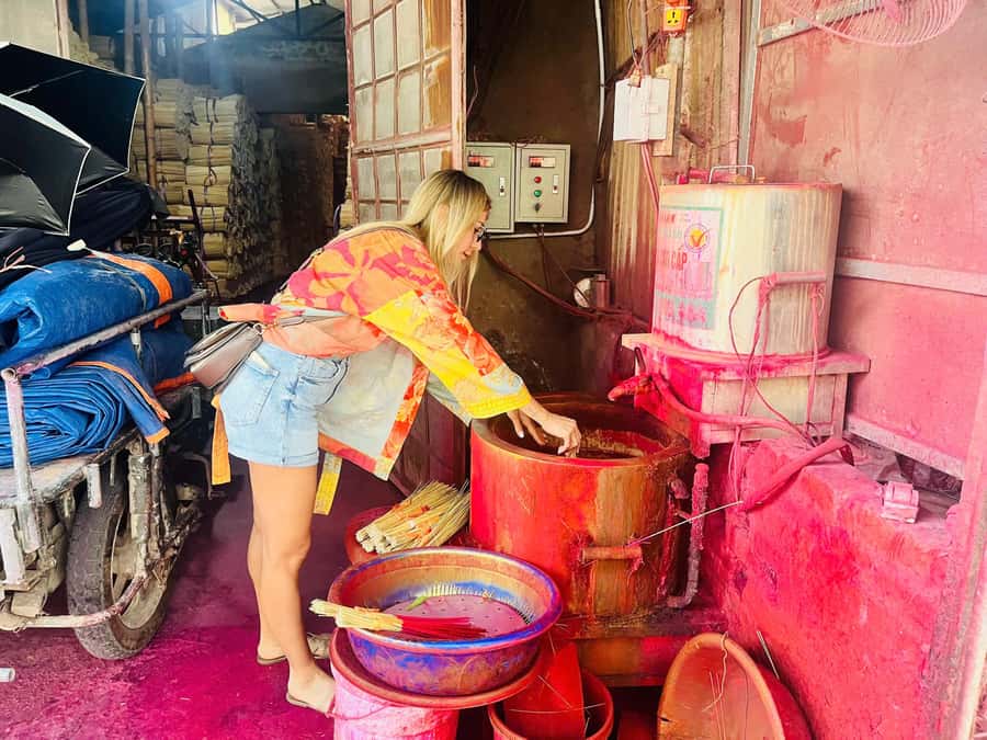 Hanoi: Incense Village, Hat, & Lacquer Artisanal Tour - Train Street drop-off: how to use it without letting it take over