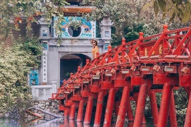 ️ Hanoi Instagram Tour: Most Famous Spots (Private & All-Inclusive) - Ho Chi Minh Mausoleum and Trấn Quốc Pagoda, the day’s first big icons