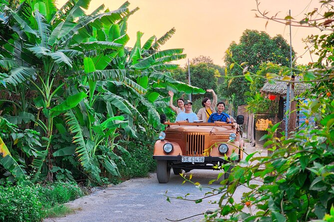 Hanoi Jeep Tour: Red River Countryside+ Backstreet+ Train-street - Lunch at the Old Quarter café, with fresh Vietnamese food included