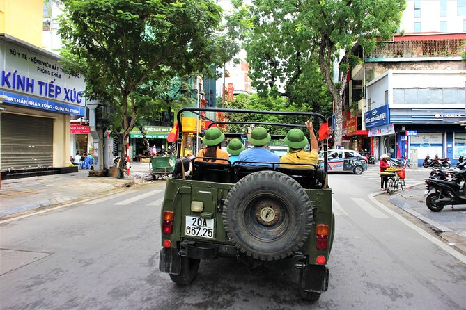 Hanoi Jeep Tours Led By Women: Hanoi City Jeep Tours - Hom Market Stop: a Quick Reality Check Before the Big Sights